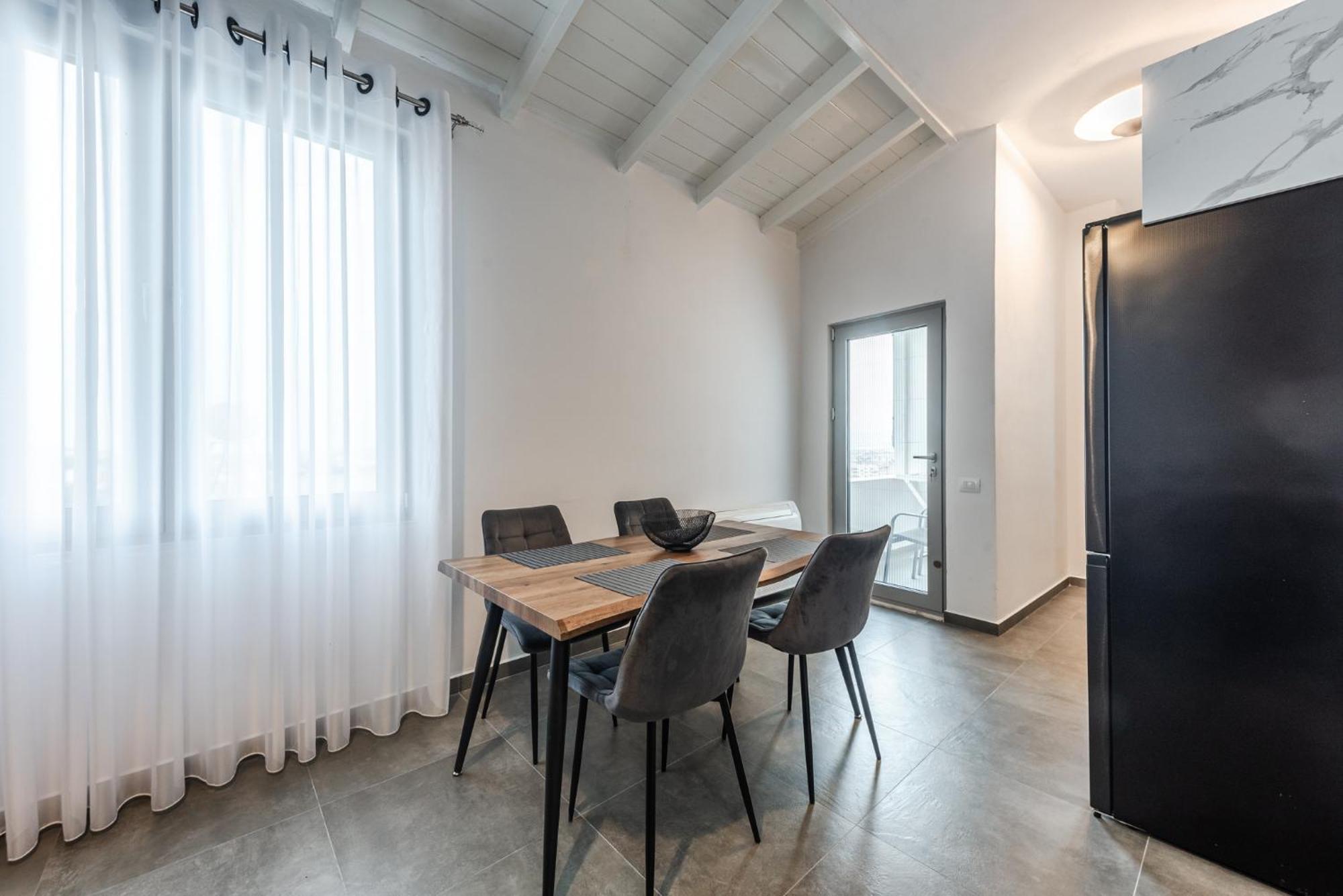 Royal Hill Apartments By Ps ดูร์เรส ภายนอก รูปภาพ